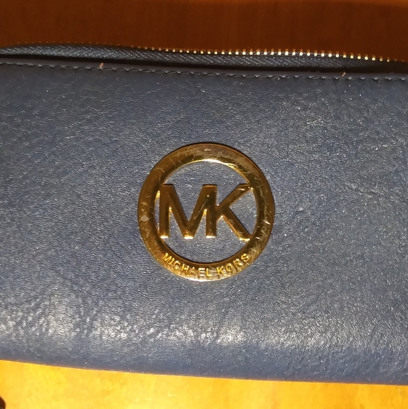 Michael Kors Spacious Blue Wallet - Picture 2 of 6